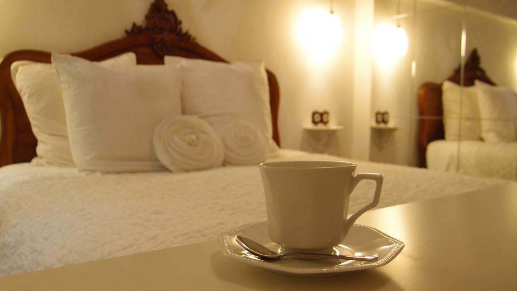 L'Invitation Au Voyage Bordeaux Bilik gambar
